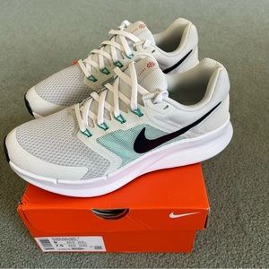 Nike White Swift 3 Running Shoe Size 9